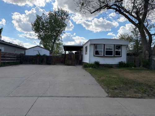 6220 49 Street, Taber, AB - Outdoor