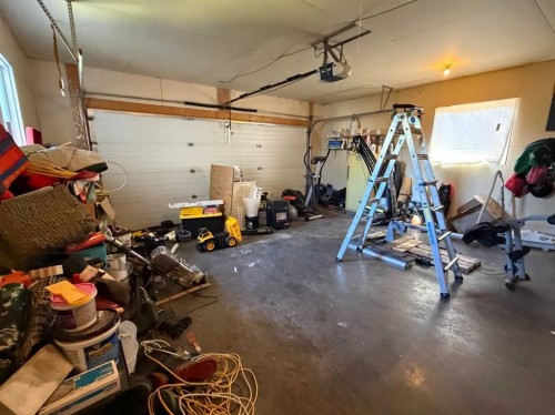 5214 45 Avenue, Taber, AB - Indoor Photo Showing Garage