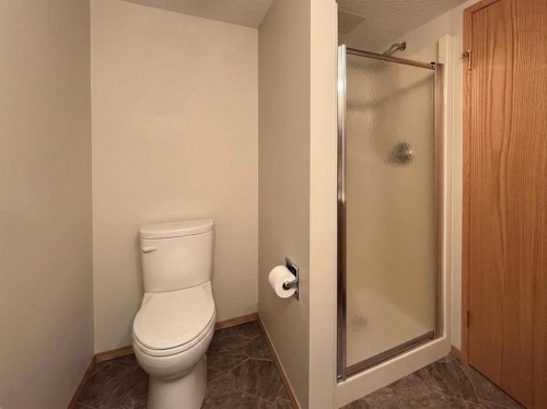 208-75 1 Avenue South, Lethbridge, AB - Indoor Photo Showing Bathroom