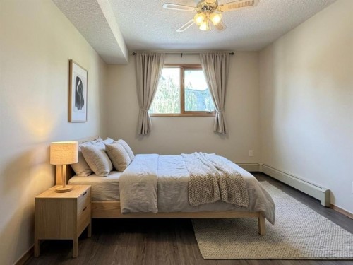 208-75 1 Avenue South, Lethbridge, AB - Indoor Photo Showing Bedroom
