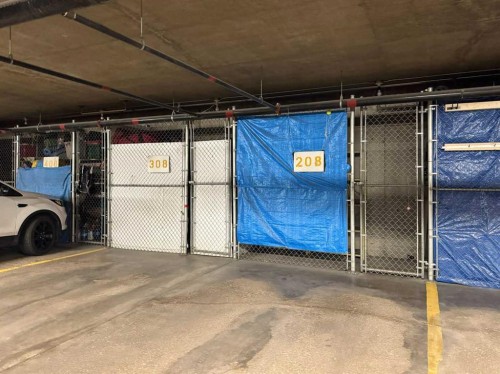 208-75 1 Avenue South, Lethbridge, AB - Indoor Photo Showing Garage