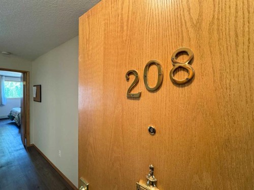 208-75 1 Avenue South, Lethbridge, AB - Indoor Photo Showing Other Room