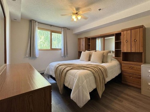 208-75 1 Avenue South, Lethbridge, AB - Indoor Photo Showing Bedroom