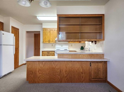 1405 13 Avenue North, Lethbridge, AB - Indoor Photo Showing Kitchen