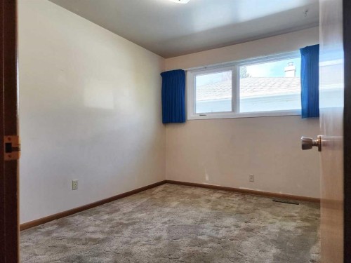 1405 13 Avenue North, Lethbridge, AB - Indoor Photo Showing Other Room