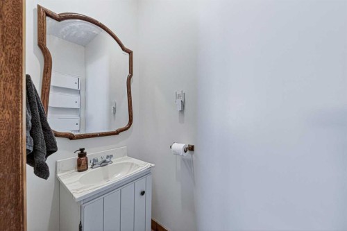 12145 21Ave, Blairmore, AB - Indoor Photo Showing Bathroom