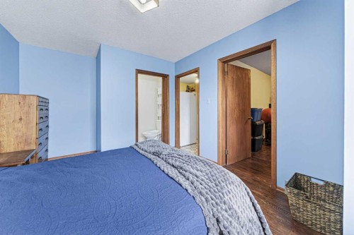 12145 21Ave, Blairmore, AB - Indoor Photo Showing Bedroom
