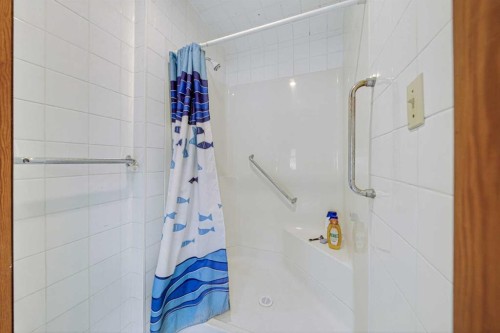 12145 21Ave, Blairmore, AB - Indoor Photo Showing Bathroom