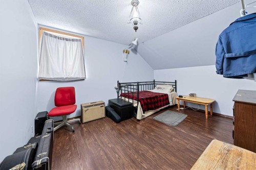 12145 21Ave, Blairmore, AB - Indoor Photo Showing Bedroom