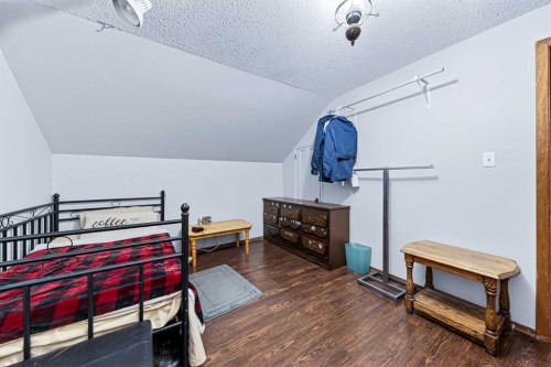 12145 21Ave, Blairmore, AB - Indoor Photo Showing Bedroom