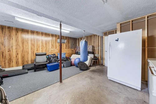 12145 21Ave, Blairmore, AB - Indoor
