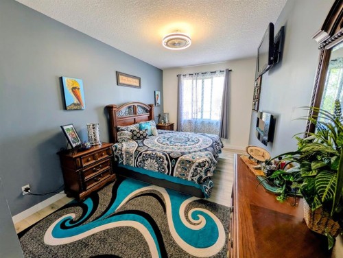 83 Harvest Square, Claresholm, AB - Indoor Photo Showing Bedroom