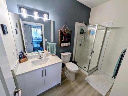 83 Harvest Square, Claresholm, AB - Indoor Photo Showing Bathroom