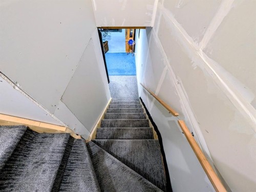 83 Harvest Square, Claresholm, AB - Indoor Photo Showing Other Room