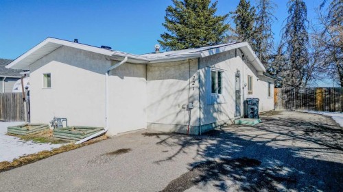 221 N 250 E  Raymond, AB T0K 2S0