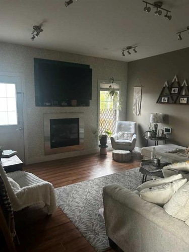 802 Keystone Meadows West, Lethbridge, AB - Indoor Photo Showing Living Room With Fireplace