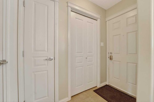 786 Silkstone Close West, Lethbridge, AB - Indoor Photo Showing Other Room