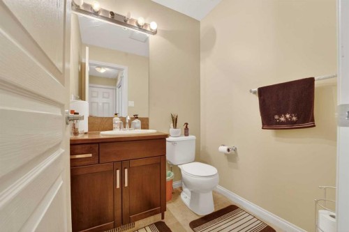 786 Silkstone Close West, Lethbridge, AB - Indoor Photo Showing Bathroom