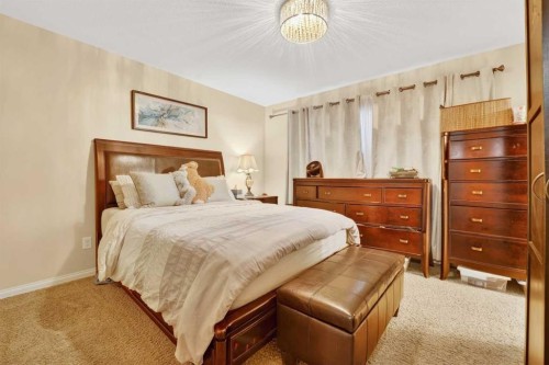 786 Silkstone Close West, Lethbridge, AB - Indoor Photo Showing Bedroom