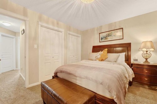 786 Silkstone Close West, Lethbridge, AB - Indoor Photo Showing Bedroom