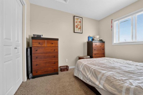 786 Silkstone Close West, Lethbridge, AB - Indoor Photo Showing Bedroom