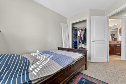 786 Silkstone Close West, Lethbridge, AB - Indoor Photo Showing Bedroom