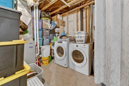 786 Silkstone Close West, Lethbridge, AB - Indoor Photo Showing Laundry Room