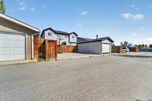786 Silkstone Close West, Lethbridge, AB - Outdoor With Exterior