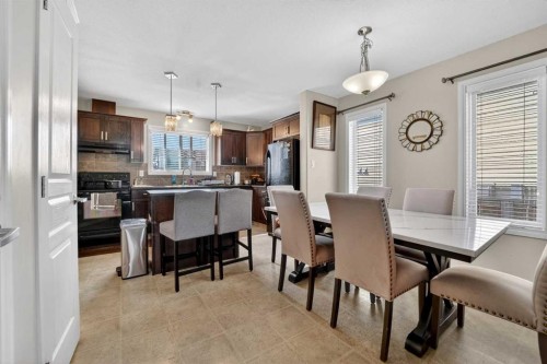 786 Silkstone Close West, Lethbridge, AB - Indoor Photo Showing Dining Room