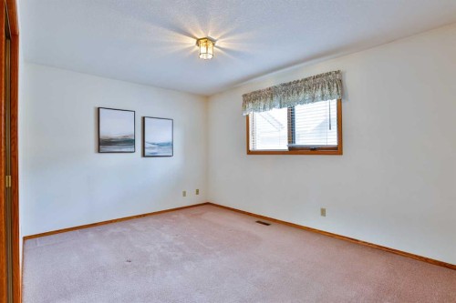 11 Cougar Road North, Lethbridge, AB - Indoor Photo Showing Other Room