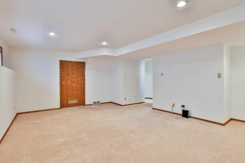 11 Cougar Road North, Lethbridge, AB - Indoor Photo Showing Other Room