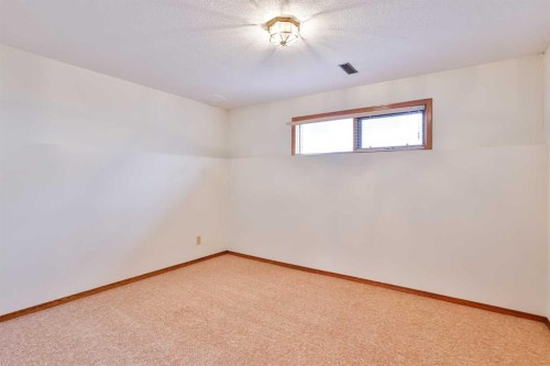 11 Cougar Road North, Lethbridge, AB - Indoor Photo Showing Other Room