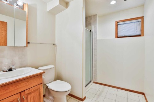 11 Cougar Road North, Lethbridge, AB - Indoor Photo Showing Bathroom