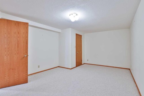 11 Cougar Road North, Lethbridge, AB - Indoor Photo Showing Other Room