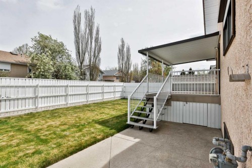 11 Cougar Road North, Lethbridge, AB - Outdoor
