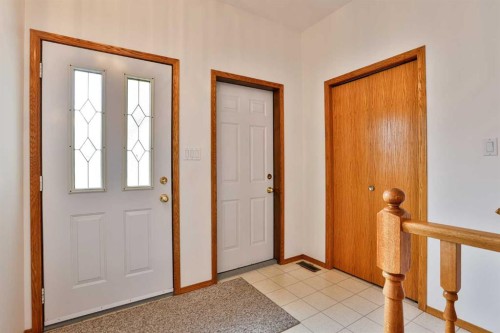 11 Cougar Road North, Lethbridge, AB - Indoor Photo Showing Other Room