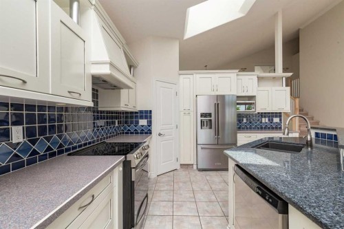 73 Fairmont Park Landing South, Lethbridge, AB - Indoor Photo Showing Kitchen