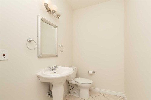 73 Fairmont Park Landing South, Lethbridge, AB - Indoor Photo Showing Bathroom