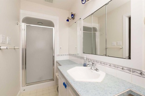 73 Fairmont Park Landing South, Lethbridge, AB - Indoor Photo Showing Bathroom