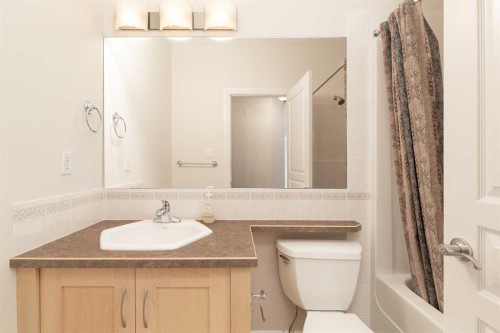 73 Fairmont Park Landing South, Lethbridge, AB - Indoor Photo Showing Bathroom