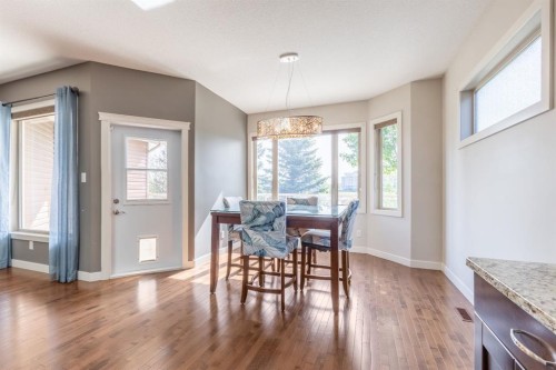 525 Edinburgh Road West, Lethbridge, AB - Indoor Photo Showing Dining Room