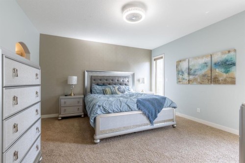 525 Edinburgh Road West, Lethbridge, AB - Indoor Photo Showing Bedroom