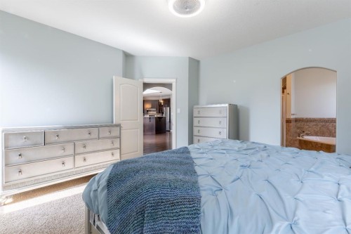 525 Edinburgh Road West, Lethbridge, AB - Indoor Photo Showing Bedroom