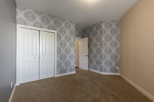525 Edinburgh Road West, Lethbridge, AB - Indoor Photo Showing Other Room