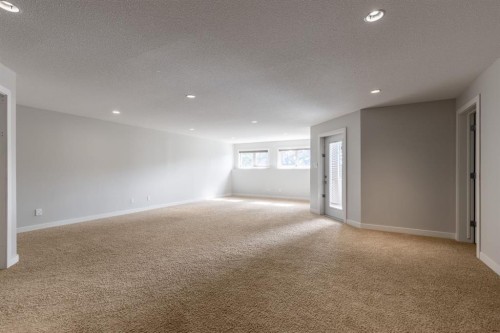 525 Edinburgh Road West, Lethbridge, AB - Indoor Photo Showing Other Room