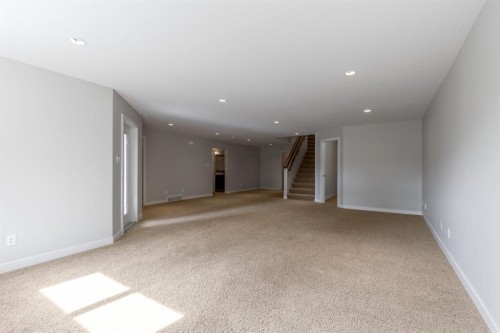 525 Edinburgh Road West, Lethbridge, AB - Indoor Photo Showing Other Room