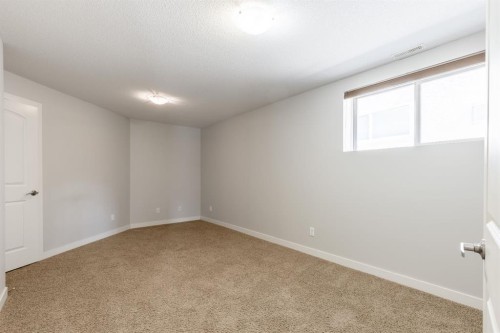 525 Edinburgh Road West, Lethbridge, AB - Indoor Photo Showing Other Room