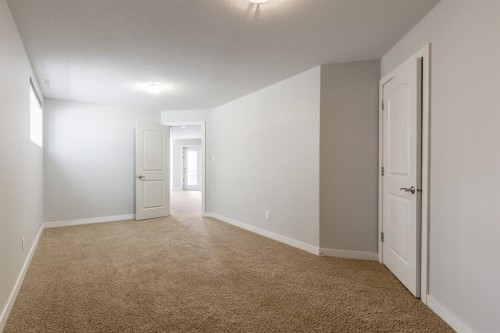 525 Edinburgh Road West, Lethbridge, AB - Indoor Photo Showing Other Room