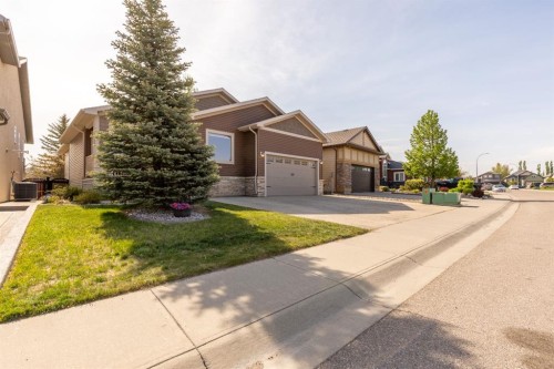 525 Edinburgh Road West, Lethbridge, AB - Outdoor