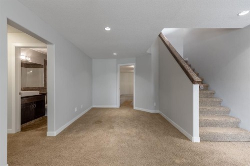 525 Edinburgh Road West, Lethbridge, AB - Indoor Photo Showing Other Room